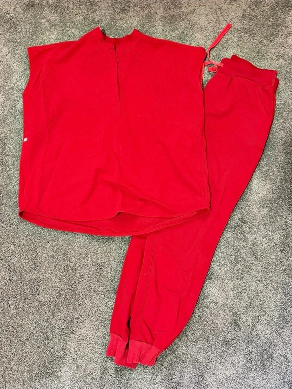 FIGS Technical Collection Scrub Set (Catarina Top and Zamora Jogger) Scrub Set